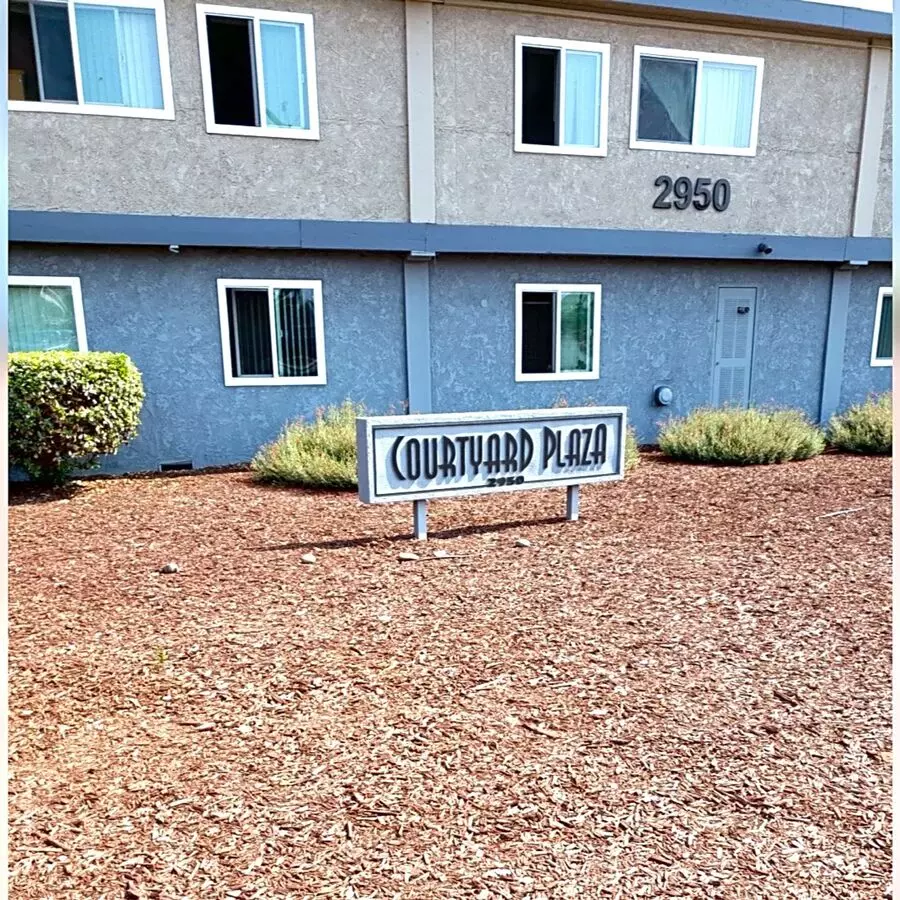 Courtyard Plaza Apartments photo 5