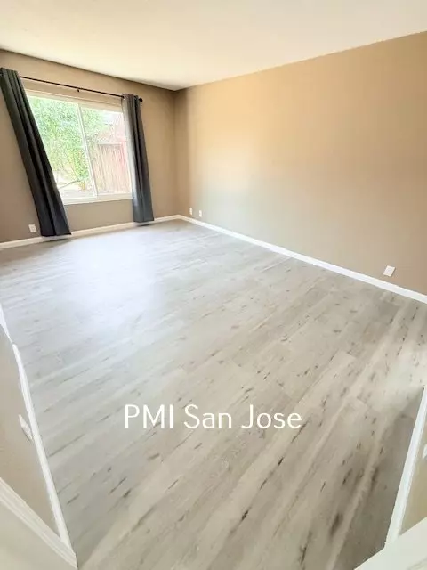 1342 Sunnycrest Cir photo 2