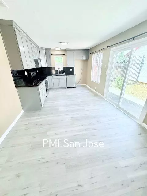 1342 Sunnycrest Cir photo 3