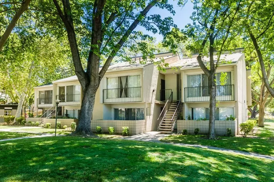 303 Checkers Dr photo 5