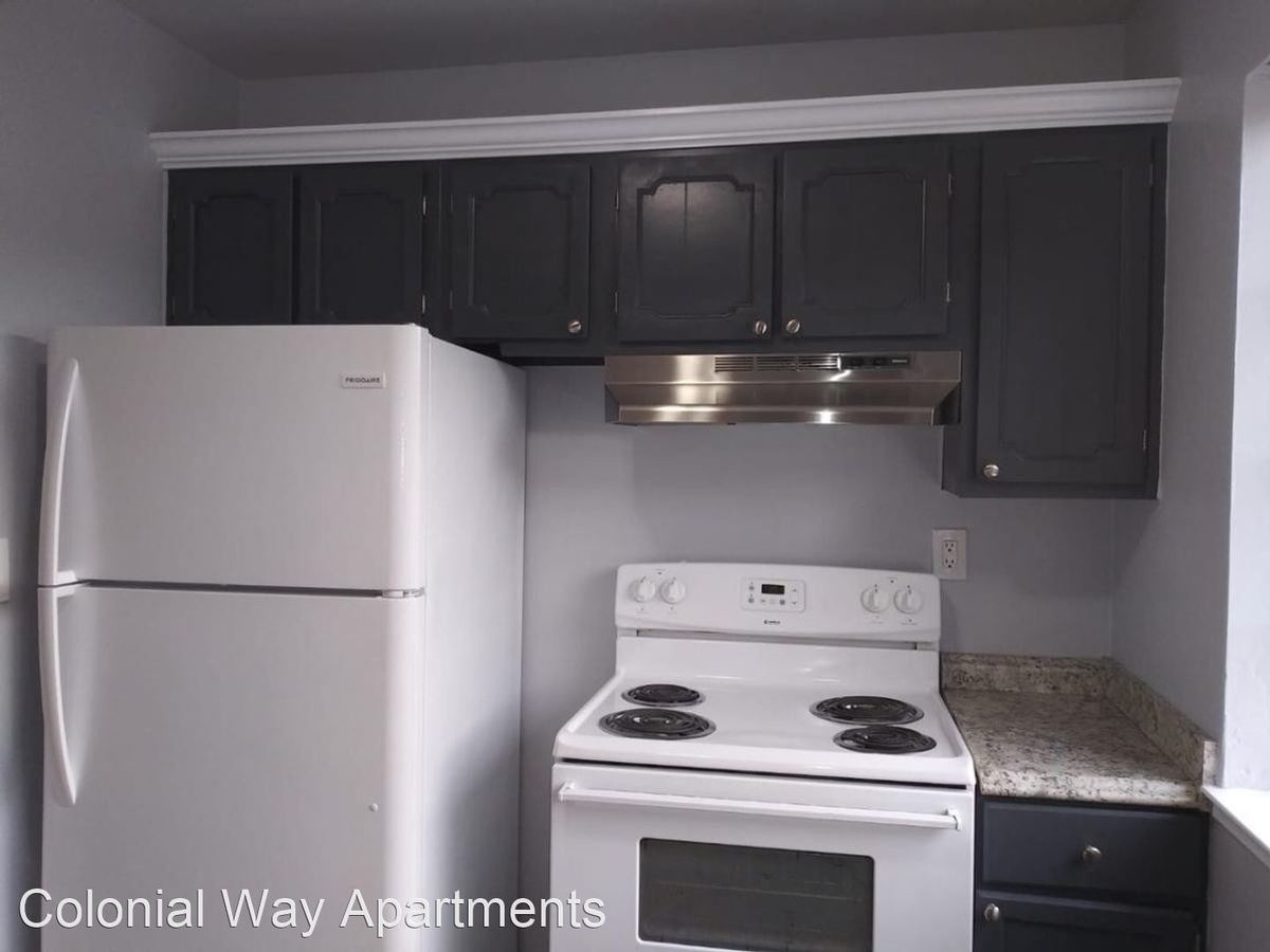 Colonial Way Apartments photo 3