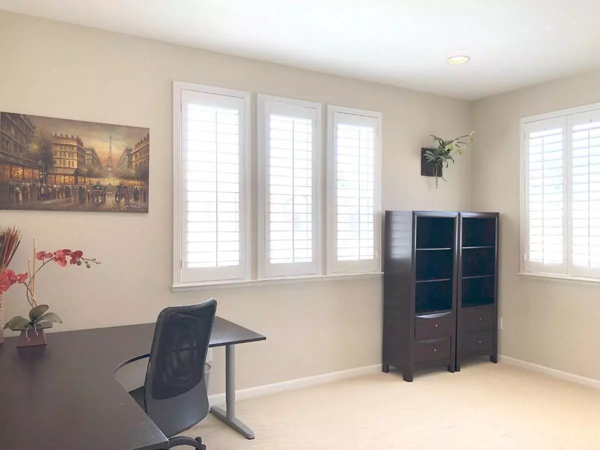 3273 La Rochelle WAY photo 3