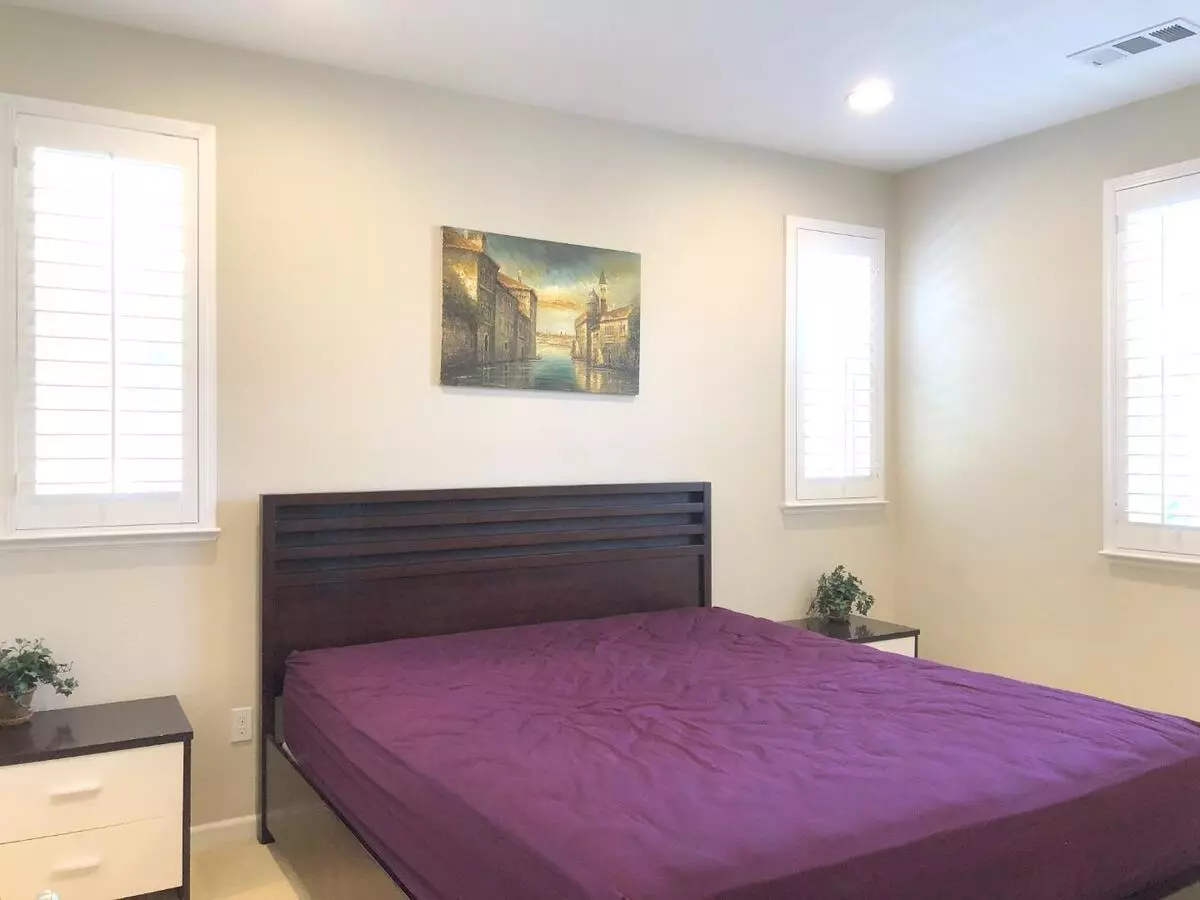 3273 La Rochelle WAY photo 4