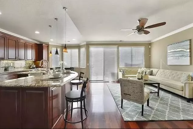342 Daisy Dr photo 4