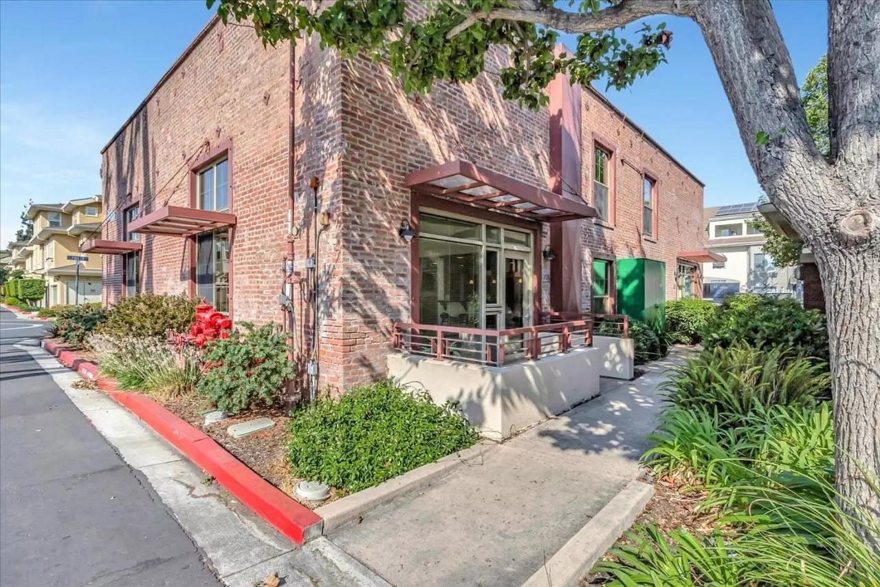 358 Jackson St photo 2