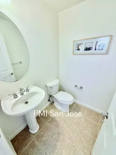 1363 Thornbury Ln photo 2