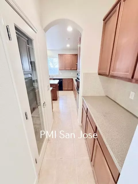 1363 Thornbury Ln photo 5