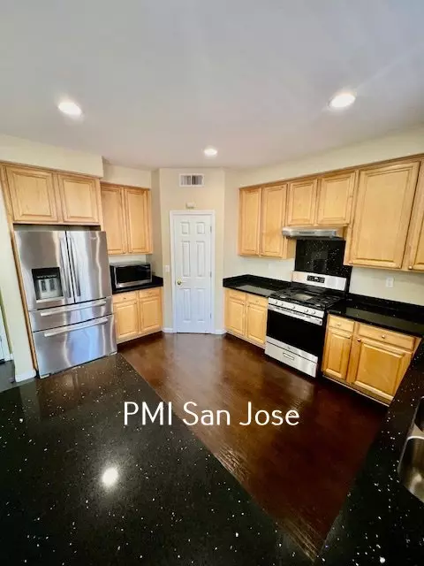 951 Sunbonnet Loop, San Jose, CA 95125 photo 3