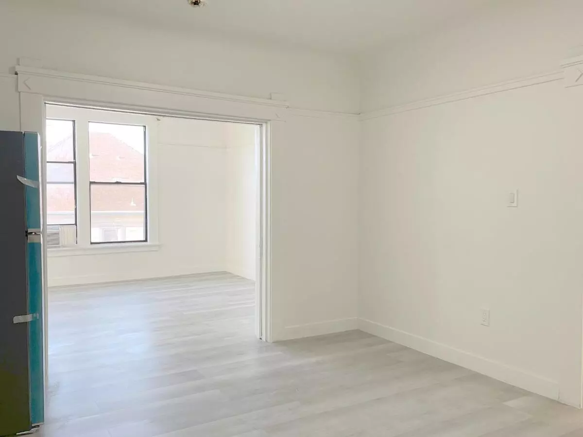 411 E Santa Clara ST B photo 3