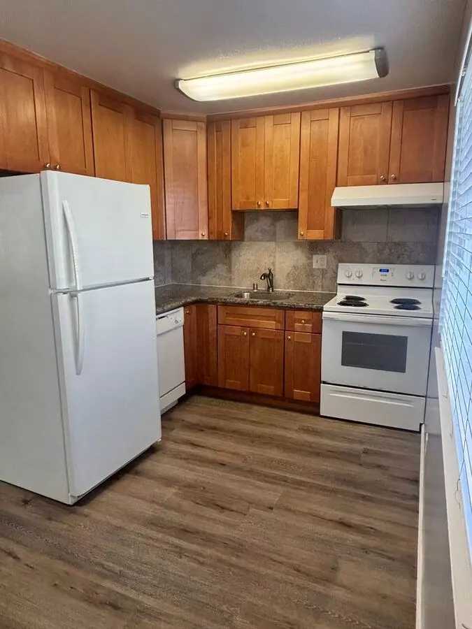4210&amp;4220 Payne Avenue photo 2