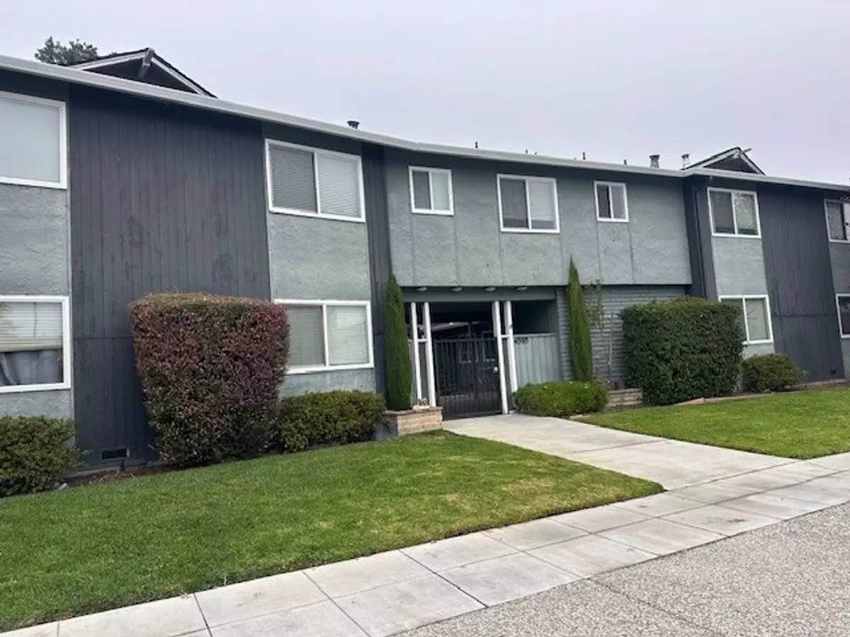 4595 Hamilton Ave San Jose, CA 95130 photo 2