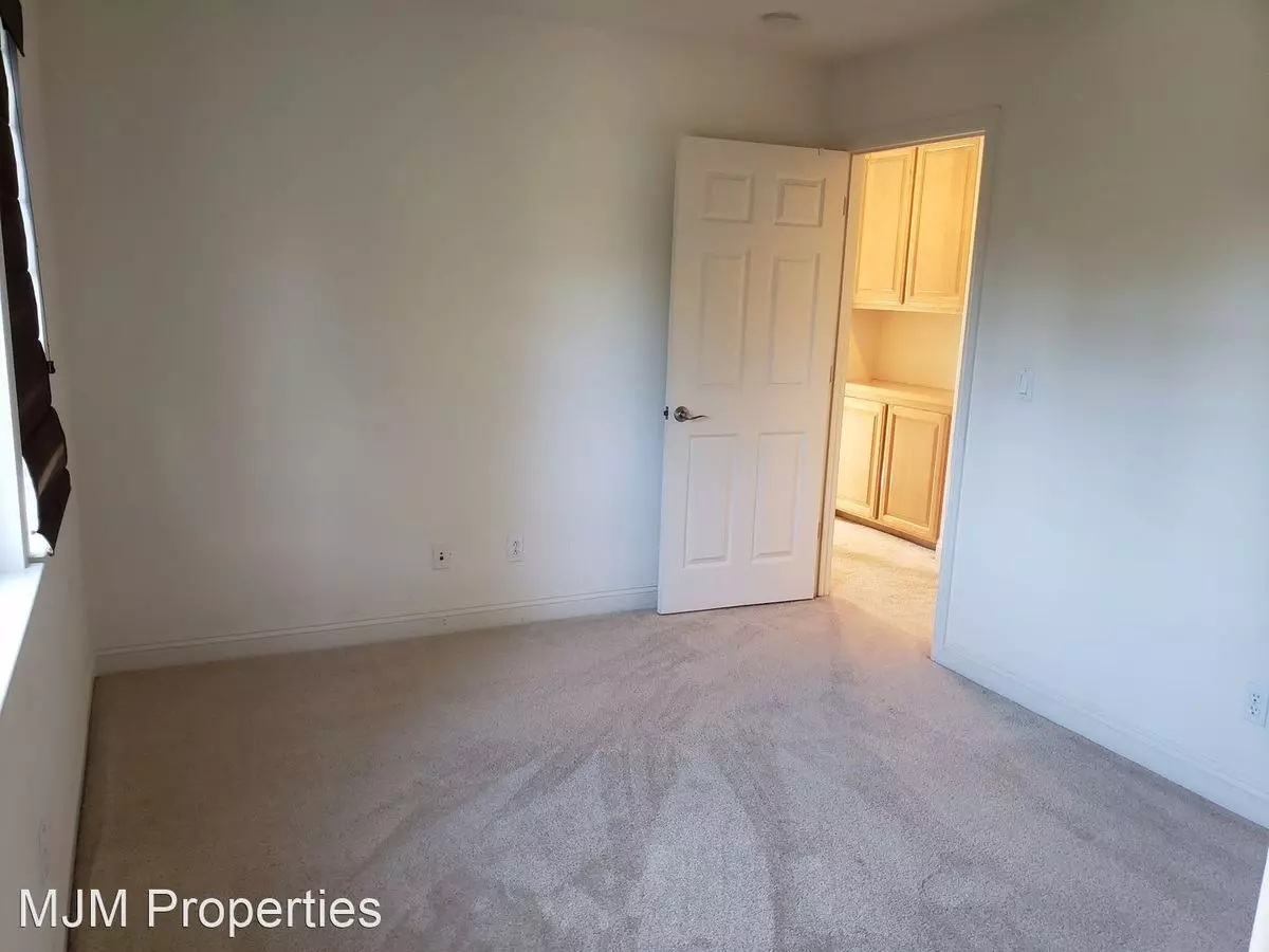 4612 Cosmo Pl photo 5