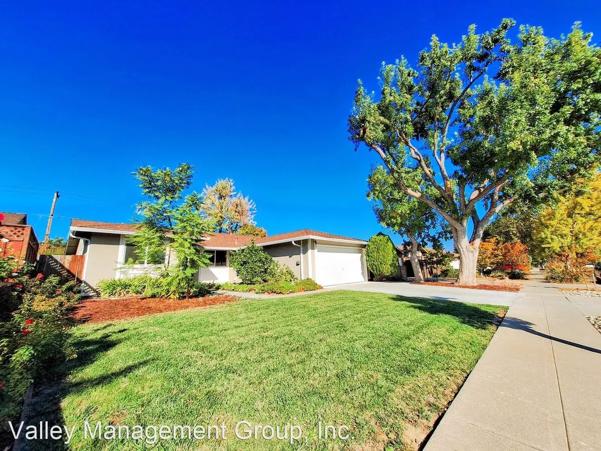 4875 Alex Dr photo 4