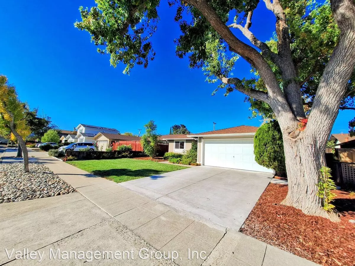 4875 Alex Dr photo 3