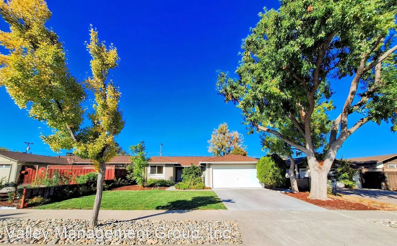 4875 Alex Dr photo 5