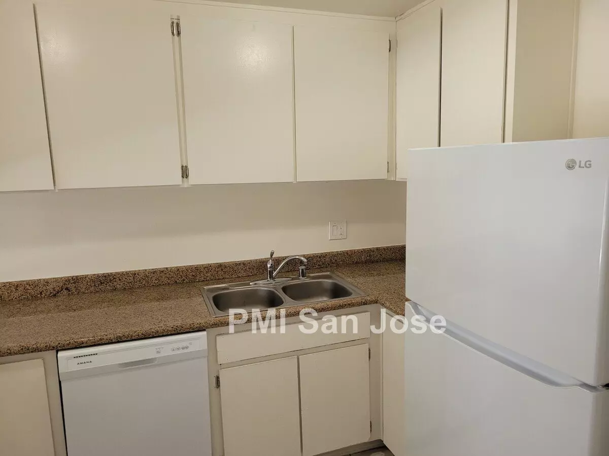 1186 Bitternut Ct photo 3