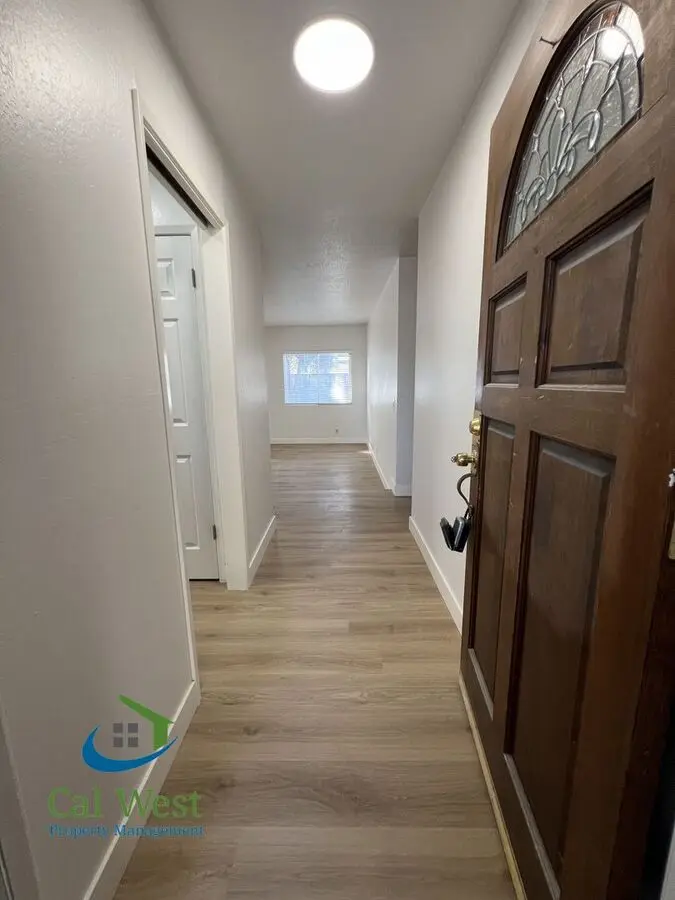 $5095 - Completely Remodeled 4 Br/2 Ba Bright And Spacious Evergreen Home photo 4