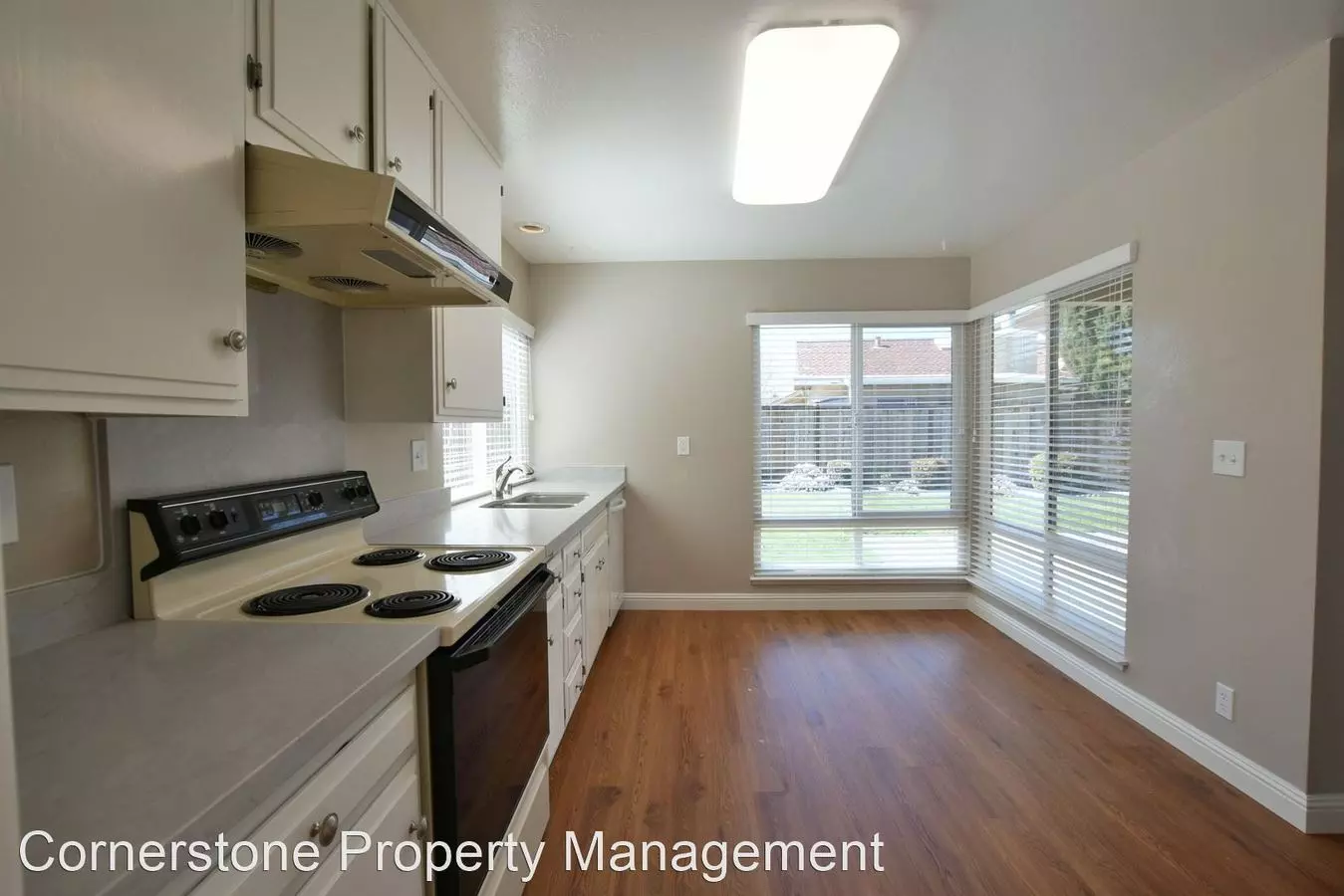 Beautiful 3 Bedroom 2 Bathroom Home in Blossom Valley photo 3