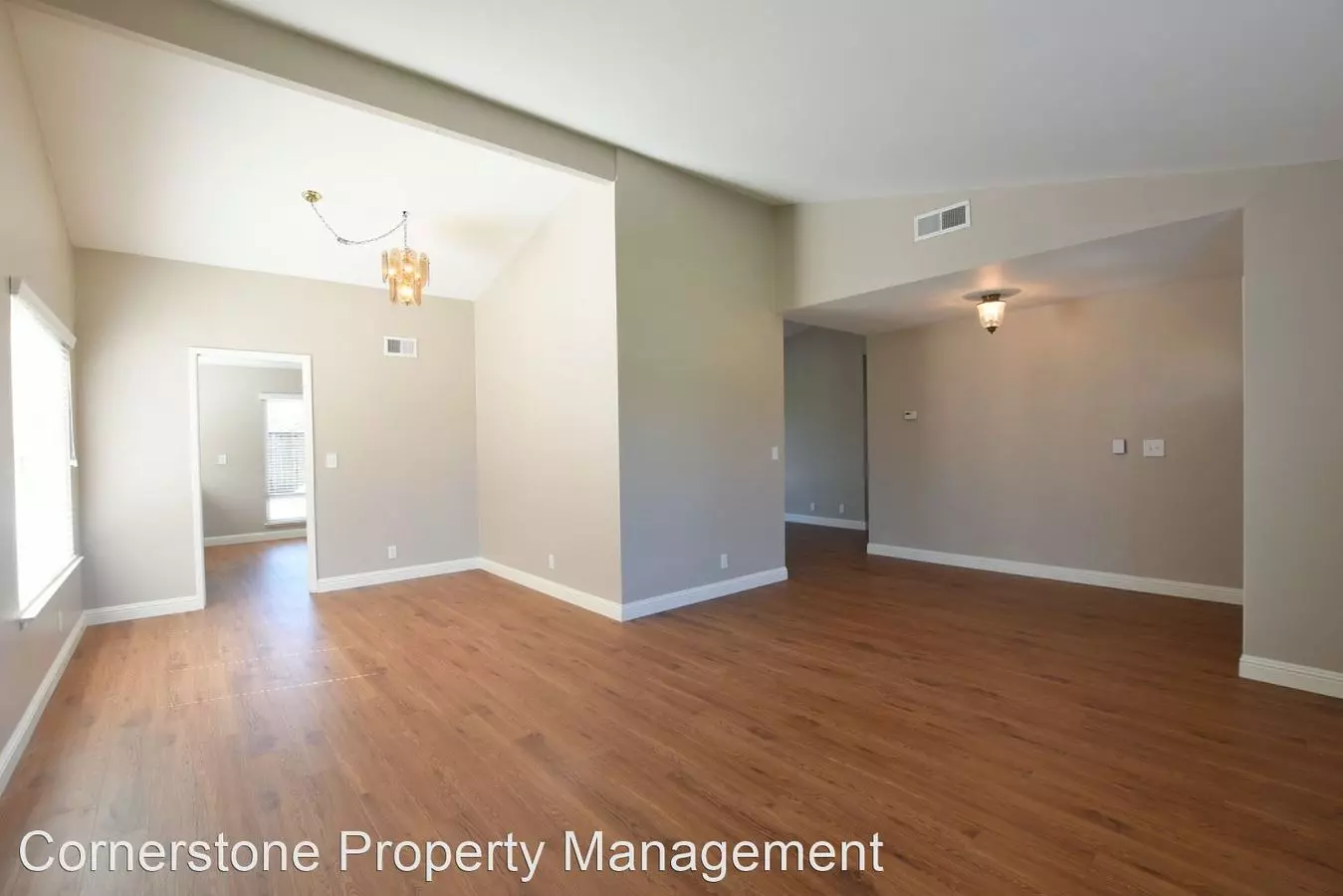 Beautiful 3 Bedroom 2 Bathroom Home in Blossom Valley photo 4