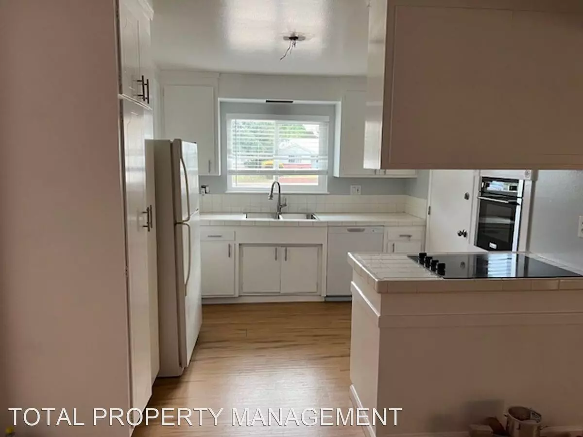 6247 RAINBOW DR photo 5