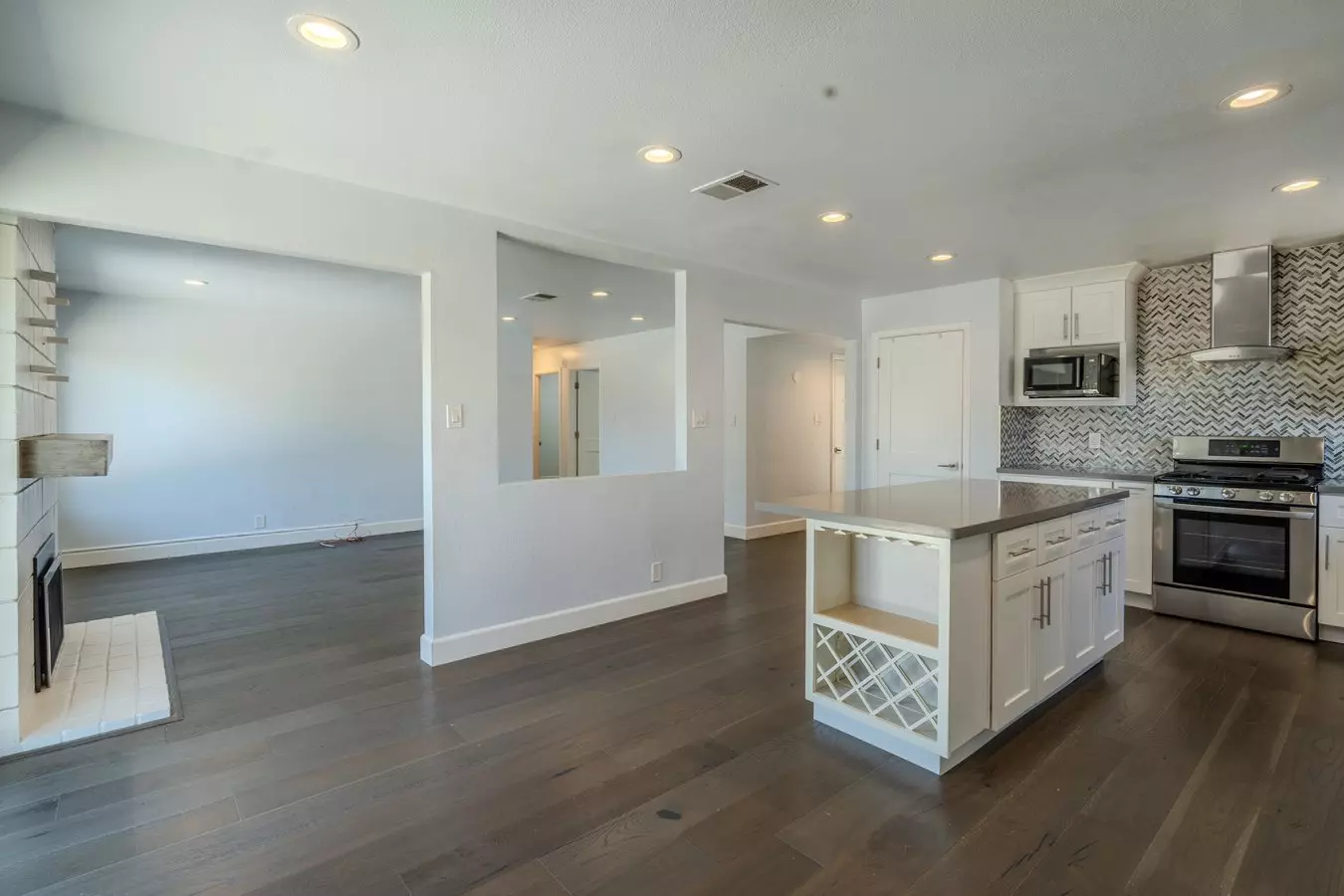 649 Cree Dr photo 3