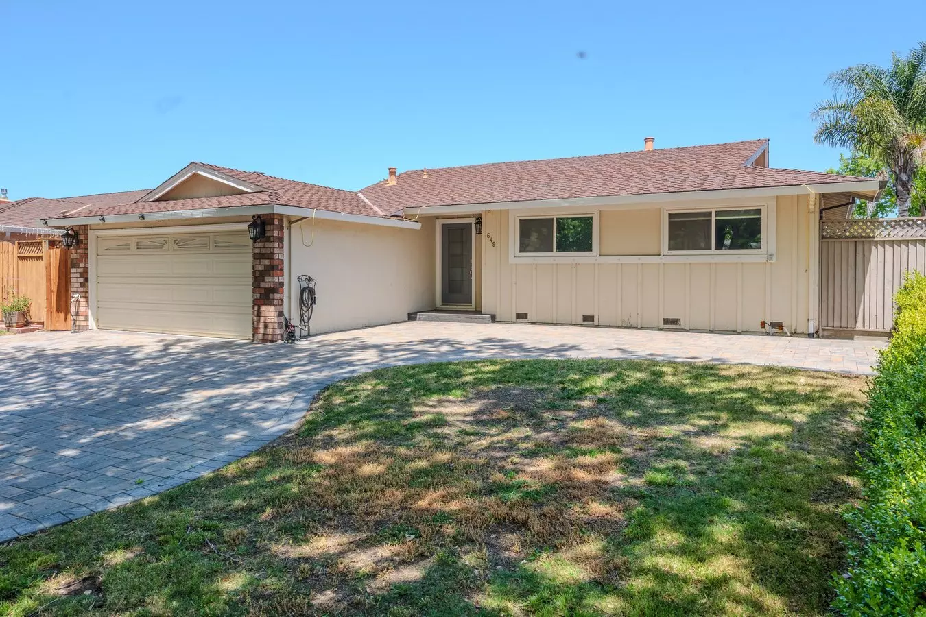 649 Cree Dr photo 2