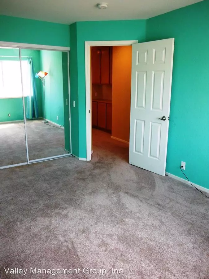Beautiful 3bd Multi-level Condo With Attached Garage photo 5