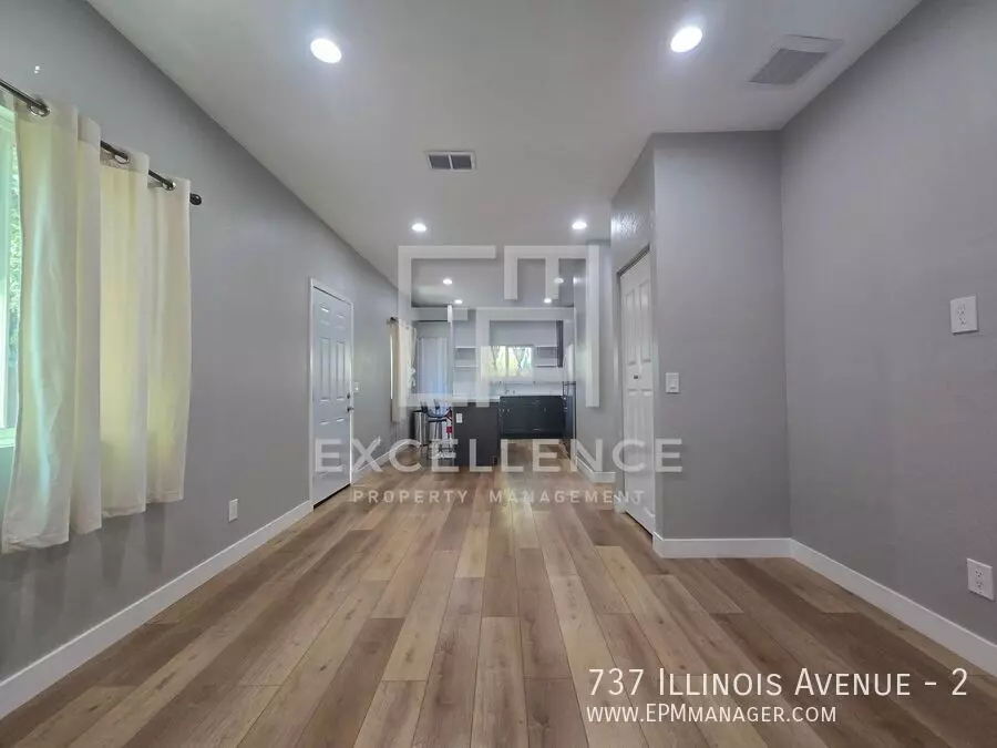 Illinois Ave photo 4