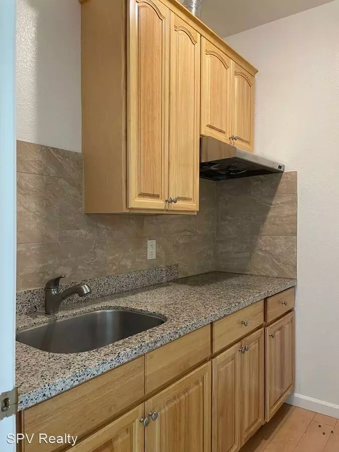 819 East Julian Street, San Jose, CA 95112 photo 3