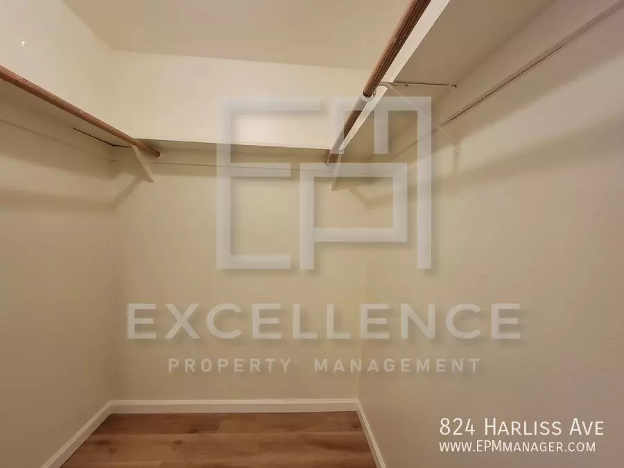 824 Harliss Avenue, San Jose, CA 95110 photo 2