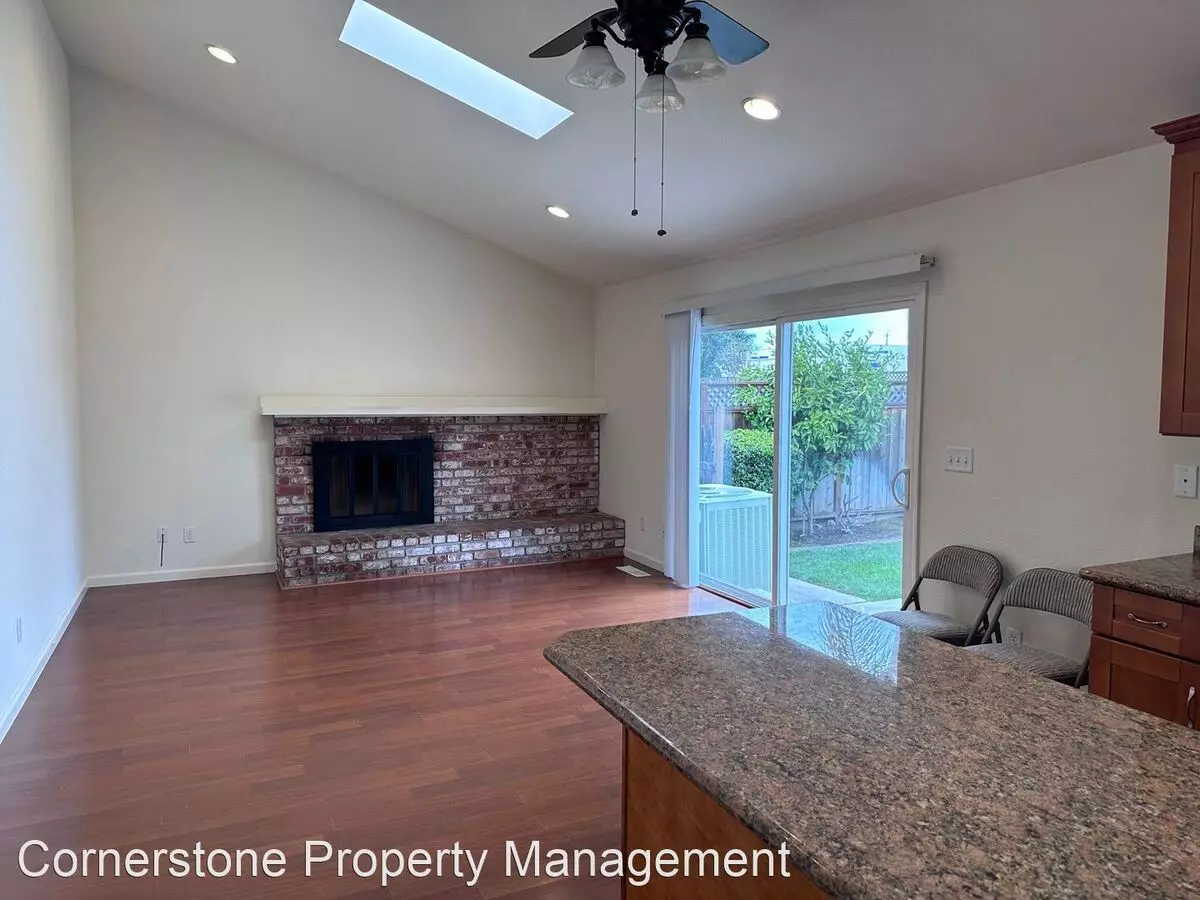 841 Lewiston Dr. photo 4