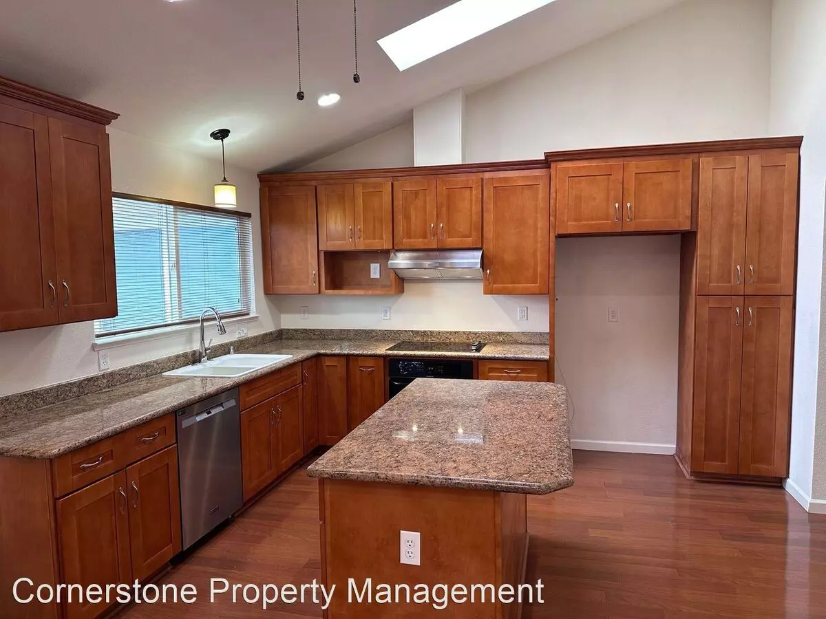 841 Lewiston Dr. photo 2