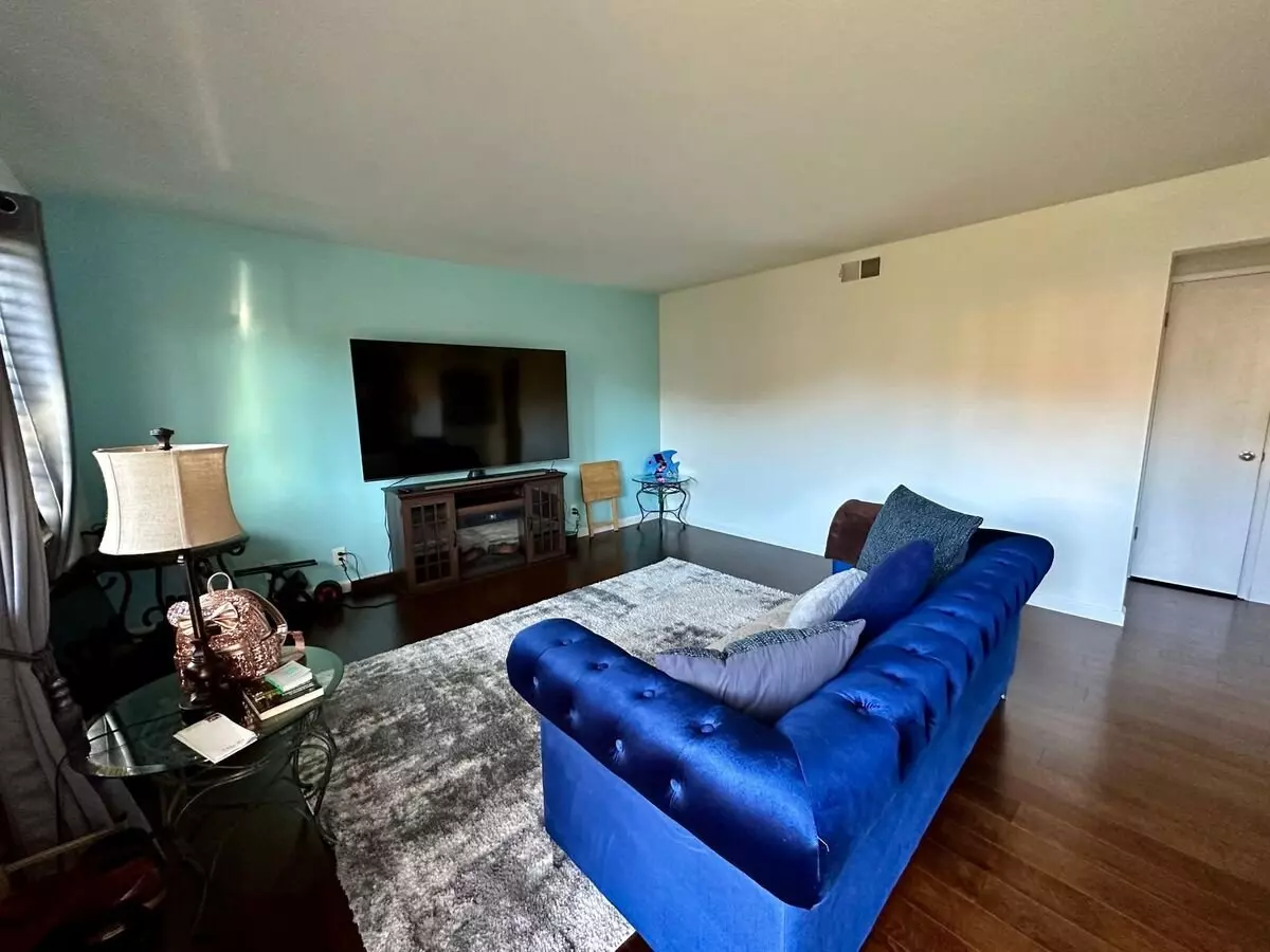 870 Gilchrist Walkway 1, San Jose, CA 95133 photo 2