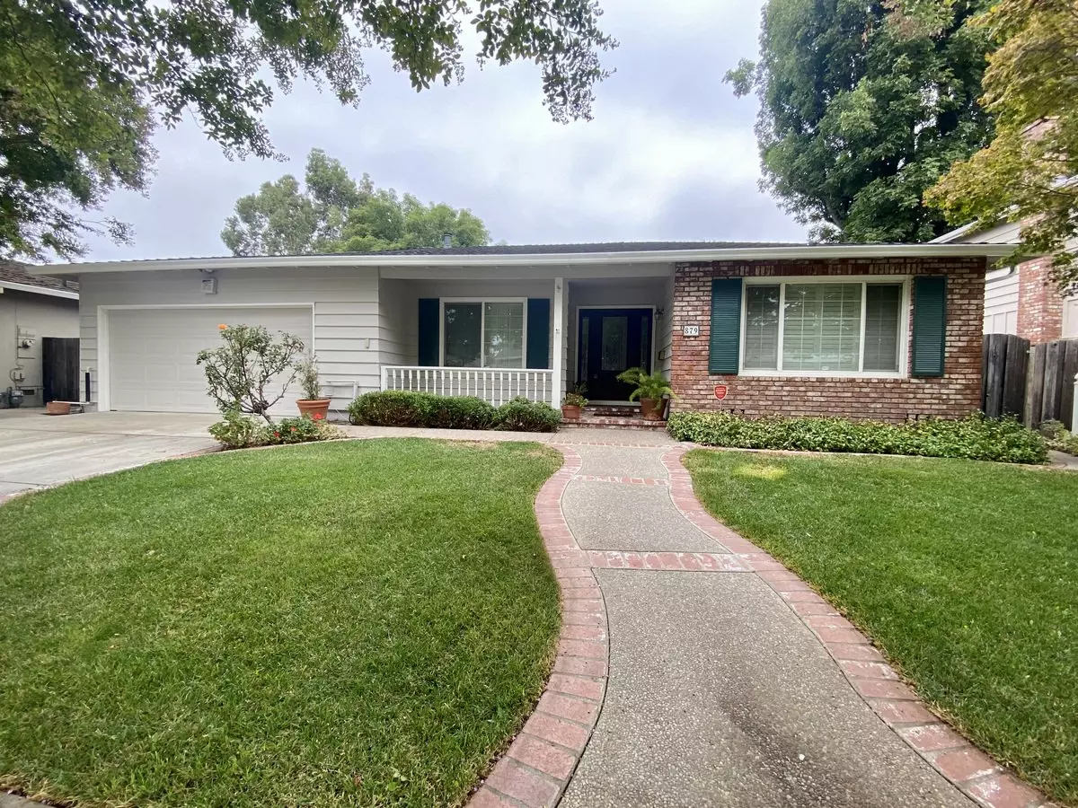 879 Hermiston Dr photo 2