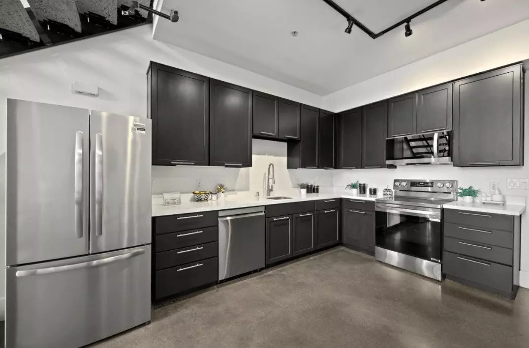 Modern Condo at The Lofts on The Alameda photo 3