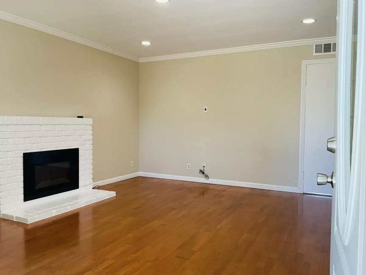 2050 Sierra Wood Dr photo 3