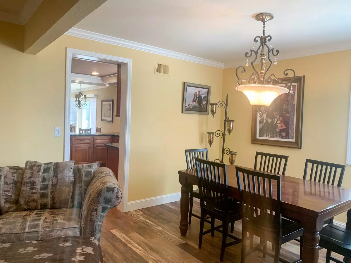 947 Rock Canyon Cir photo 4