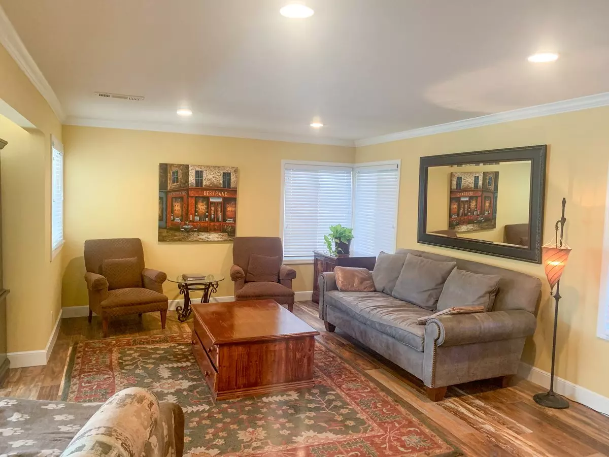 947 Rock Canyon Cir photo 3