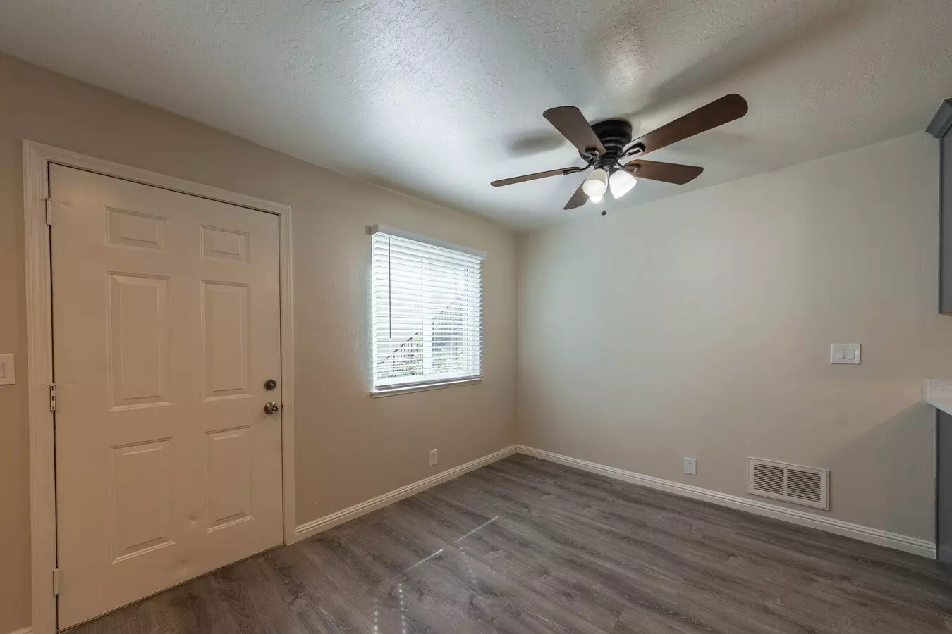 847 Gilchrist Drive, San Jose, CA 95133 photo 2