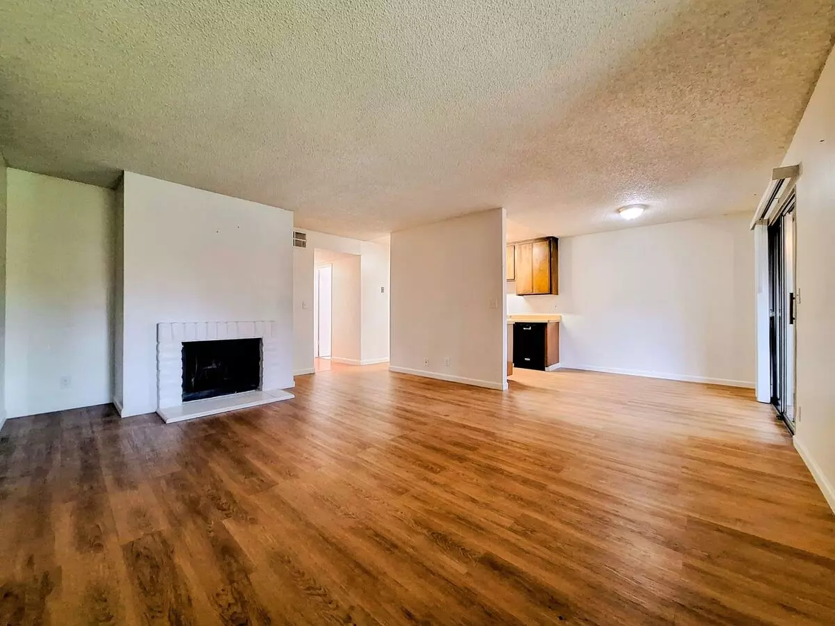 Beautiful 2bd Condo In Gated Community With Pool, Gym, And On-site Laundry photo 2