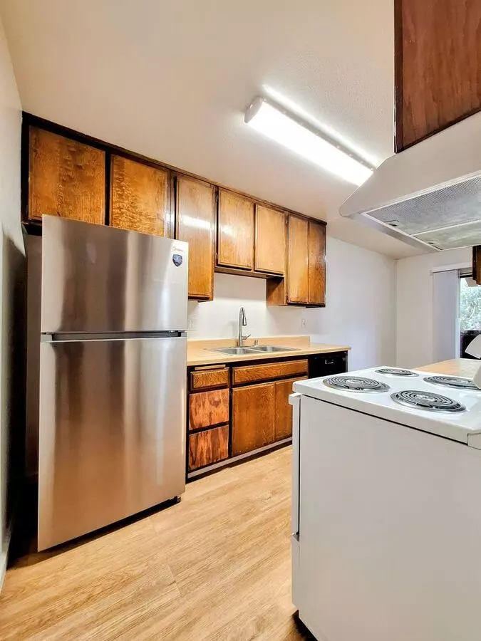 Beautiful 2bd Condo In Gated Community With Pool, Gym, And On-site Laundry photo 5