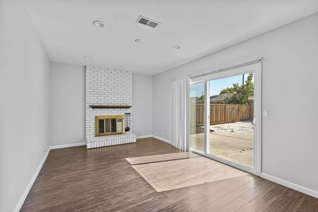 Beautiful 3 Bedroom / 2 Bathroom Single Family Home In East San Jose photo 3