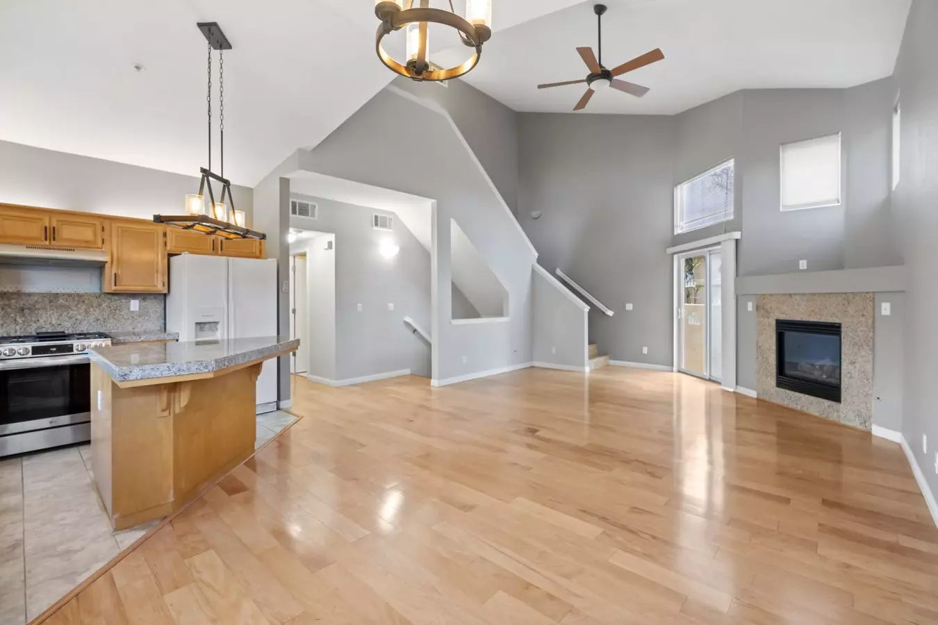 1074 Niguel Ln photo 2