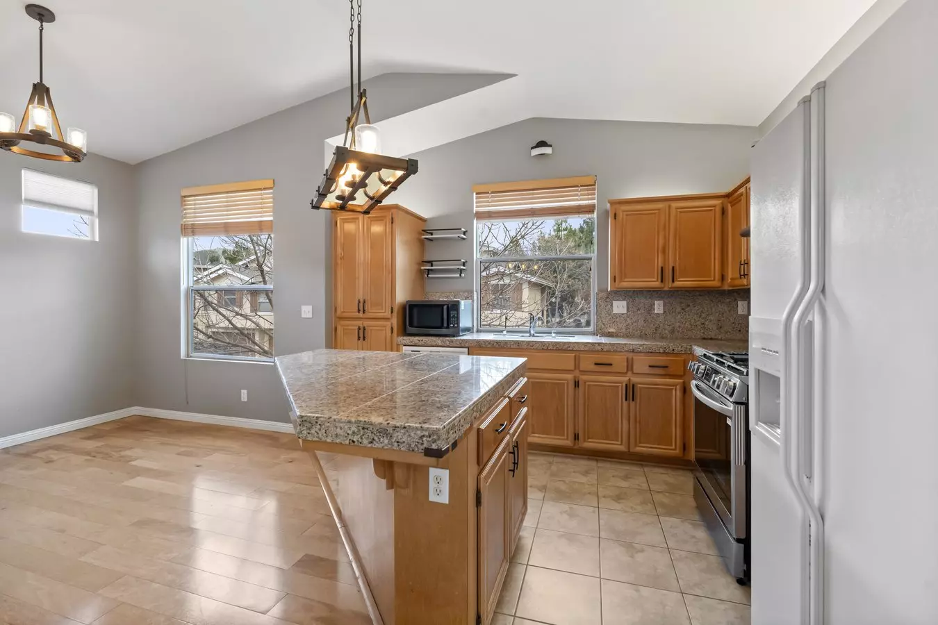 1074 Niguel Ln photo 3