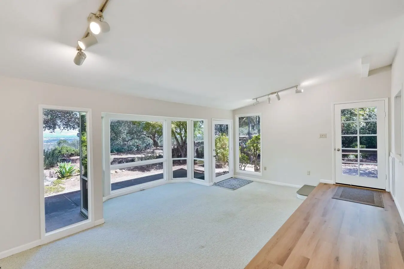 Beautiful Adu / Cottage On Estate With View Of The Valley Available To Rent photo 3