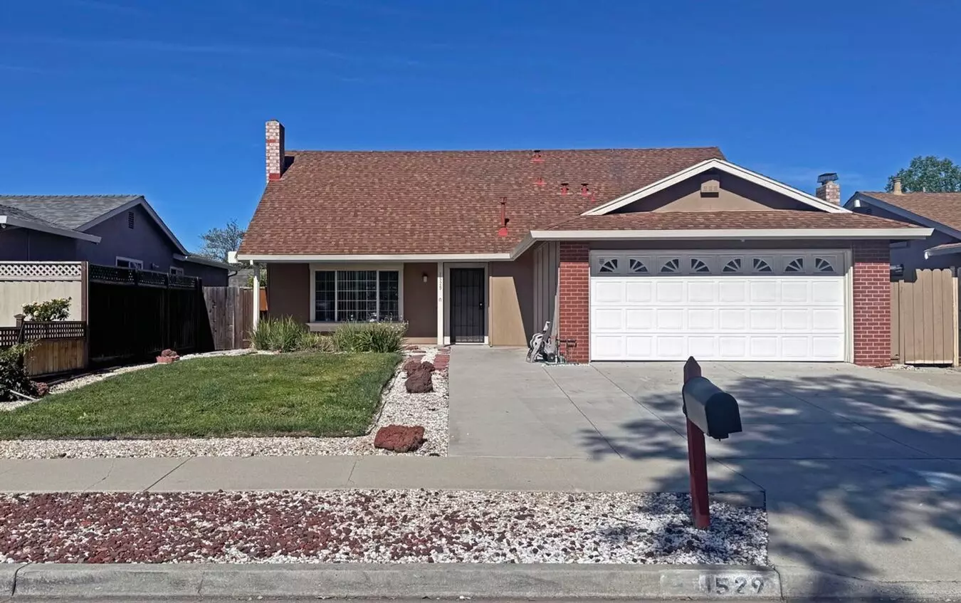 Beautiful home in Evergreen neighborhood photo 2
