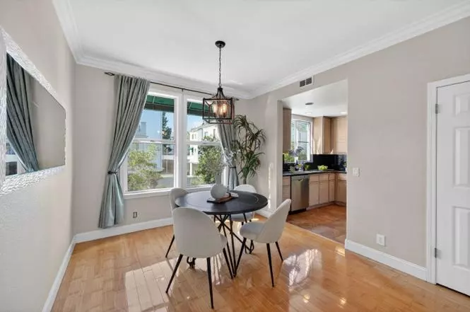 Bright &amp; Inviting 1Bed 1.5bathroom W/ Gloaming Hradwood Floors photo 5