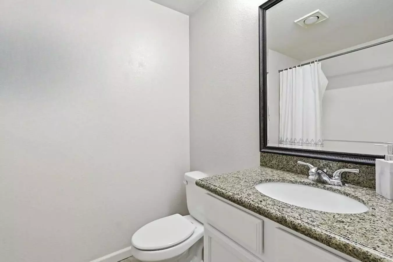 Beautifully Updated 1-bedroom, 1-bath Condo In The Popular Sierra Cres photo 3