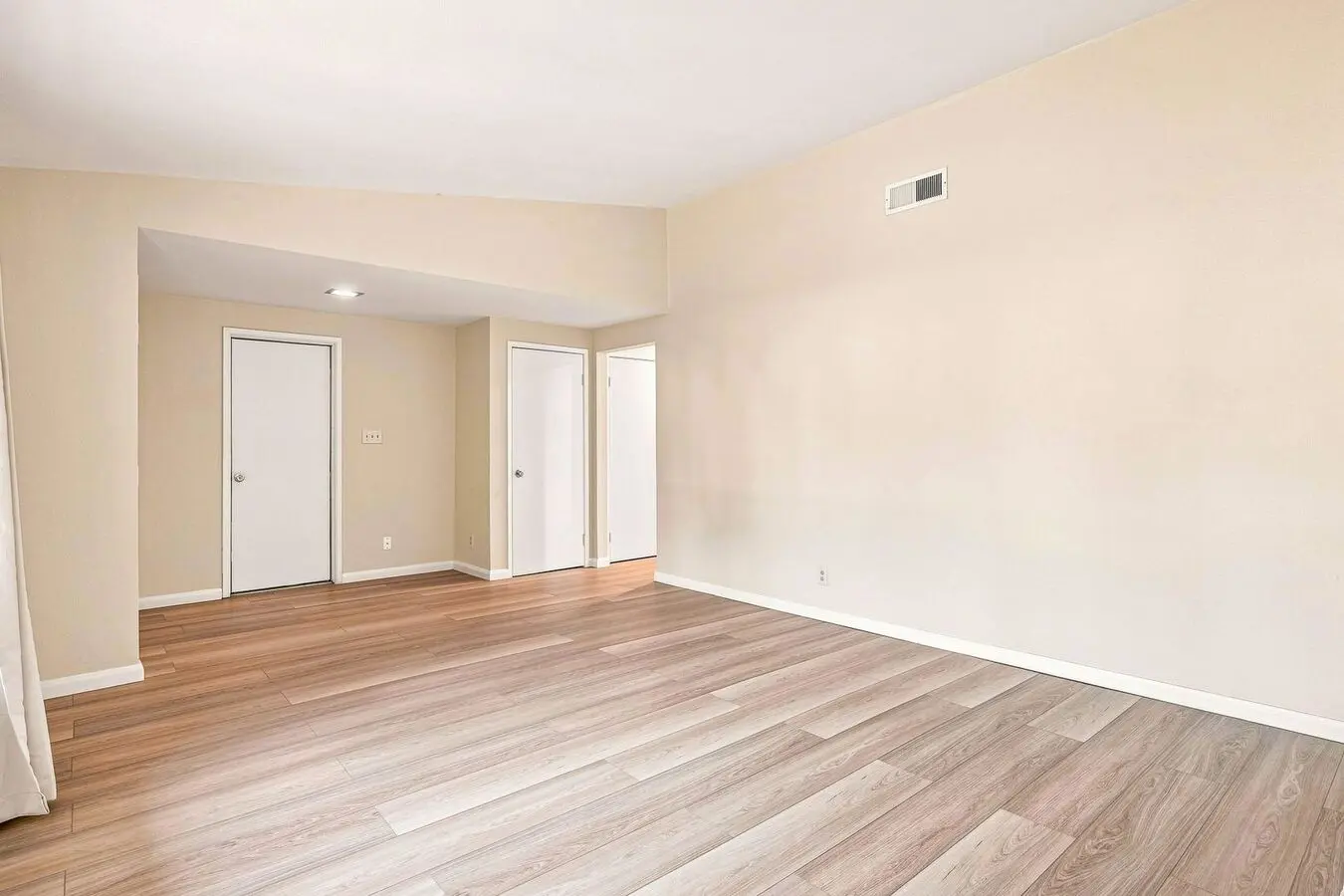 Beautifully Updated 3-bedroom Townhome In South San Jose photo 5