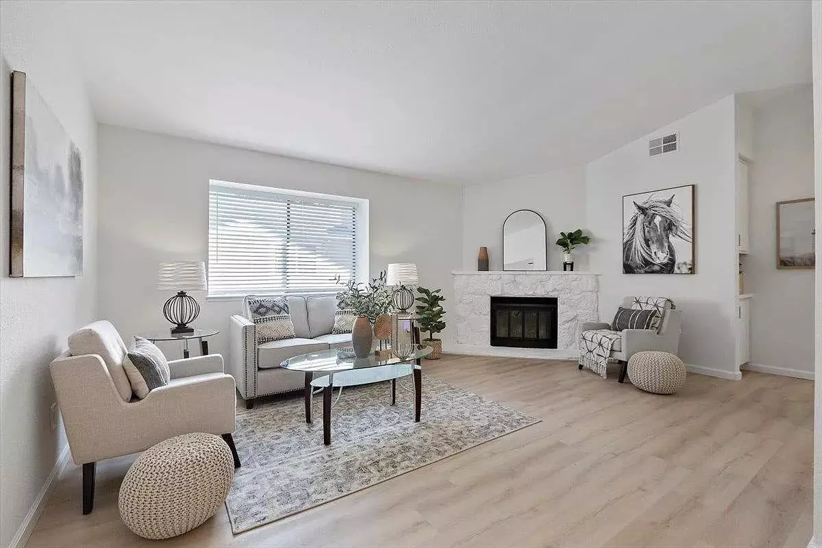 Best Of Silicon Valley Living In This Stunning Single-level End Unit photo 2